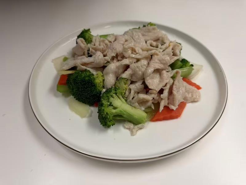 D8. Steam Chicken w. Mixed Veg