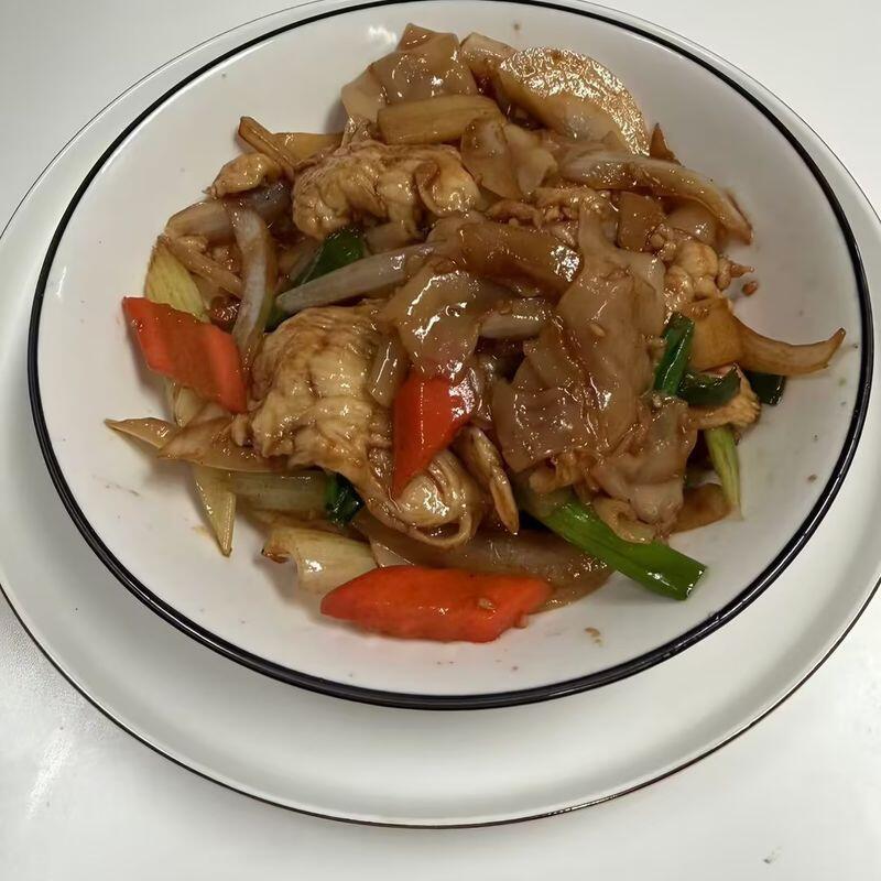L4. Chicken Chow Fun